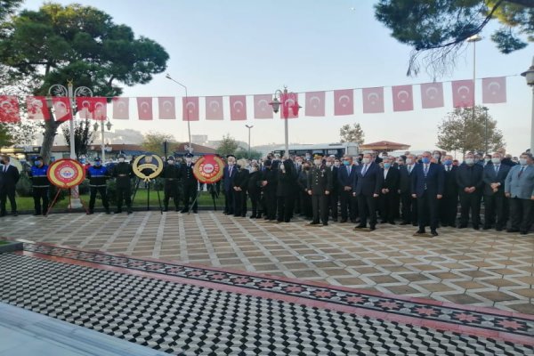 ULU ÖNDERİMİZİ ANDIK