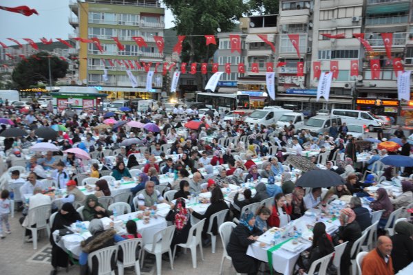 Yıldırım Holding 5 bin kişiye iftar verdi