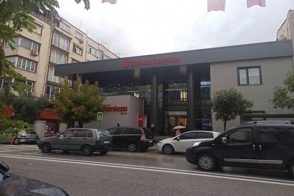 ZİRAAT BANKASI YENİ DÜZENLEME İLE KENDİ BİNASINDA HİZMETE BAŞLADI..